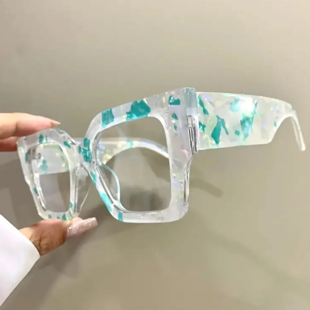 Stylish Tortoiseshell Pattern Glasses